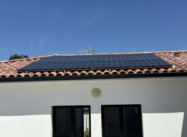 Installation de panneaux photovoltaïques le Fauga